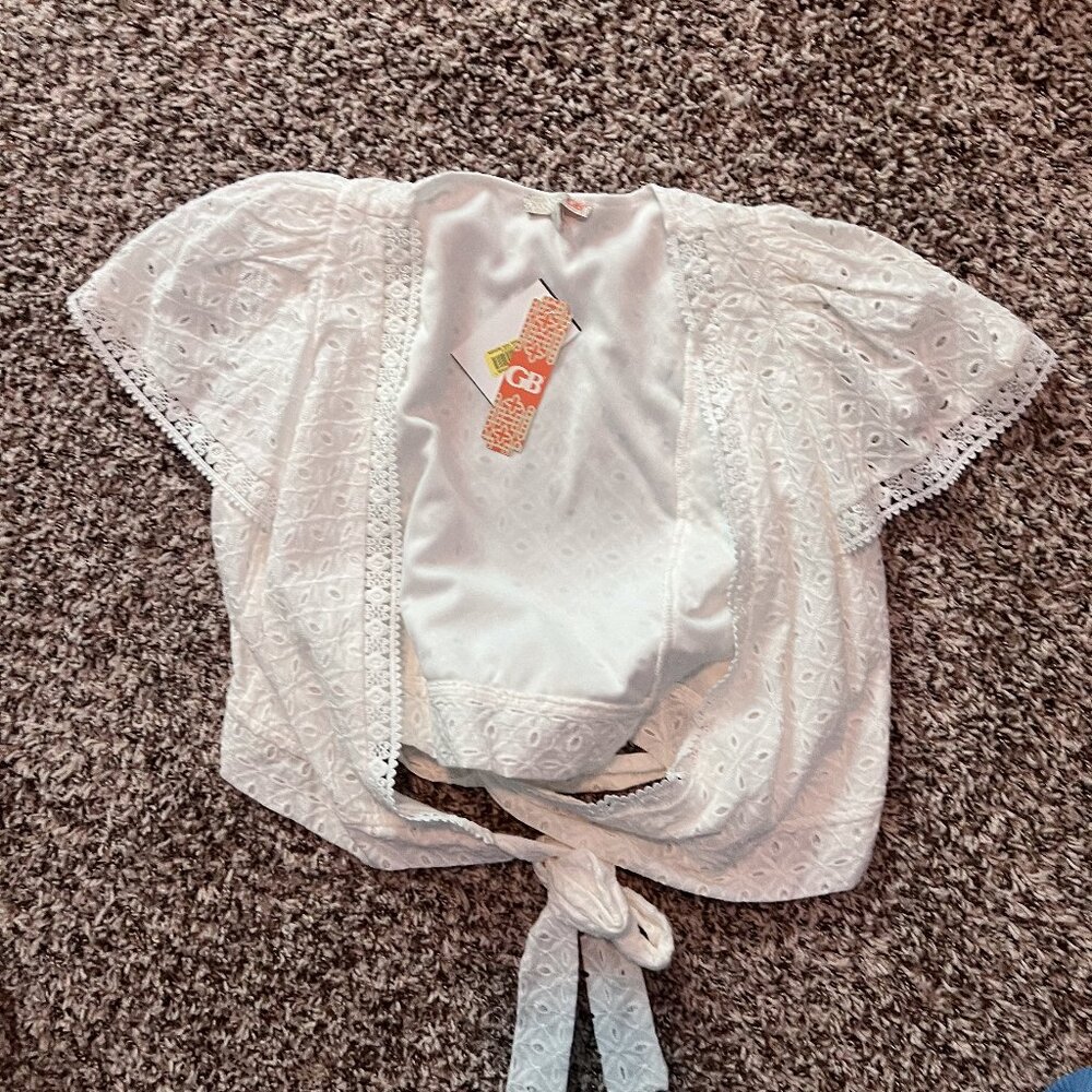 WHITE CROP TOP - NEW